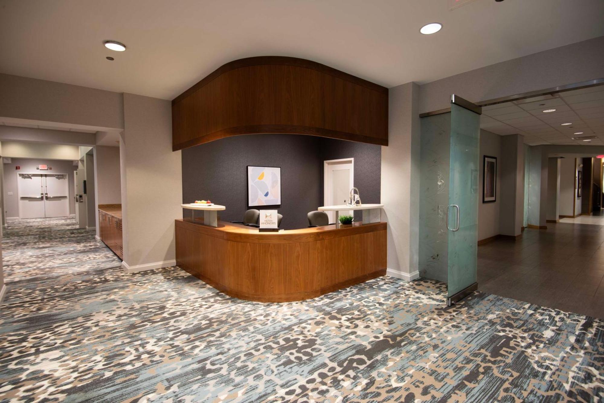 ダブルツリー ホテル アンド カンファレンス センター シカゴ ノース ショア スコーキー エクステリア 写真
